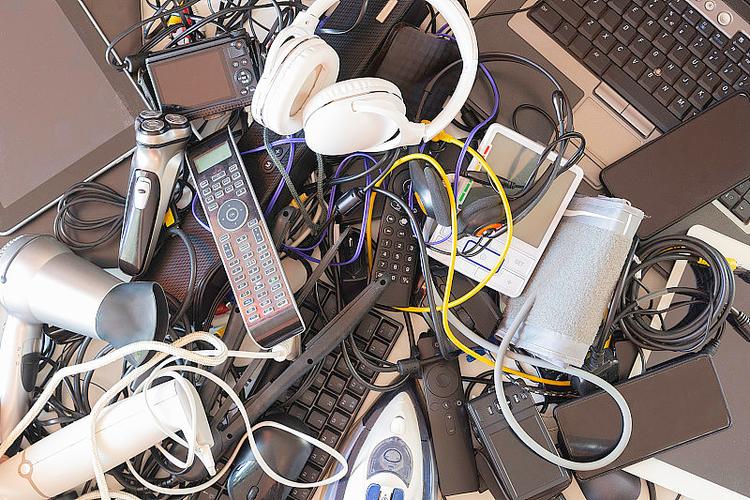 從俯視圖看電子廢棄物的價值重構 舊電腦、平板與手機的破損技術咨詢指南